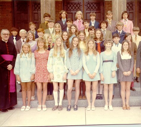 ... St. Agness Class Photo cir 1960s-70s Dress Ads, 1960s School, 70s Mini Dress, 70s Girl, Image Positive, Class Photo, Mini Outfit, Jr High, 60s 70s Fashion