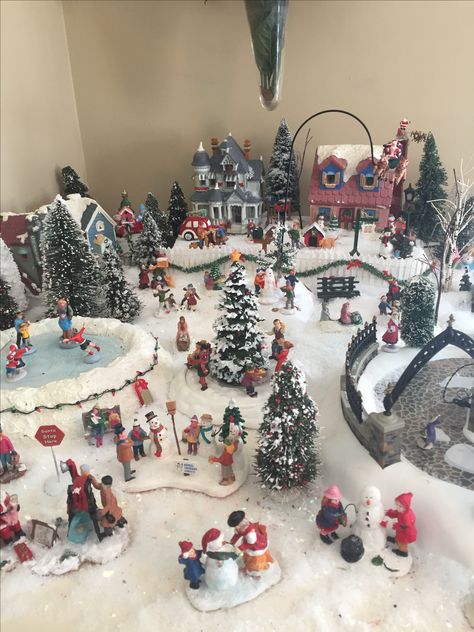 Christmas Village Set Up Ideas, Diy Christmas Village Platform, Holiday Village Display, Disney Christmas Village, Diy Christmas Village Displays, Christmas Tree Village Display, Christmas Village Sets, Lemax Christmas Village, Christmas Village Accessories