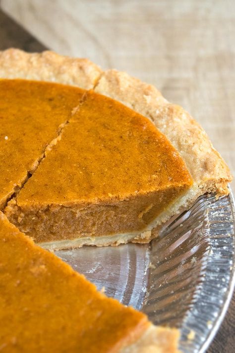 Easy Pumpkin Pie Recipe {5 Ingredients} - CakeWhiz Vegan Pumpkin Pie Recipe, Classic Pumpkin Pie Recipe, Best Pumpkin Pie Recipe, Low Carb Pumpkin Pie, Pumpkin Pie Recipe Easy, Perfect Pumpkin Pie, Crustless Pumpkin Pie, Healthy Pumpkin Pies, Classic Thanksgiving