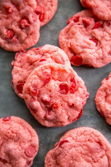 Easy cherry cookies loaded with cherry chips and maraschino cherries. These are easy cake mix cookies that take 20 minutes to make with four ingredients. Cherry Chip Cookies, Easy Cake Mix Cookies, Cherry Chip Cake Mix, Cherry Chip Cake, Cherry Cookies Recipes, Cake Mix Cookie Bars, Cherry Cookies, Strawberry Cake Mix, Pumpkin Chocolate Chip Cookies