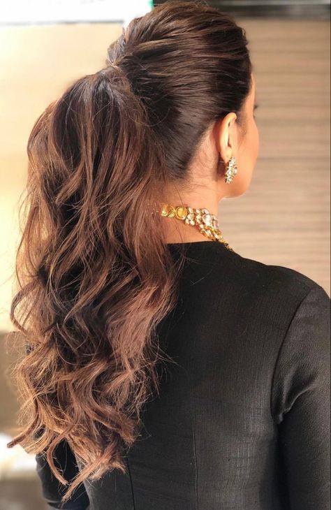 Open Hairstyles For Western Dress, Pony Hairstyle On Saree, Messy Ponytail Hairstyles Indian Wedding, Pony Hairstyle For Saree, Reception Pony Hairstyles, Indian Ponytail Hairstyles, Rom Hairstyle, Messy Ponytail Hairstyles Indian, Pony Hairstyles Wedding Indian