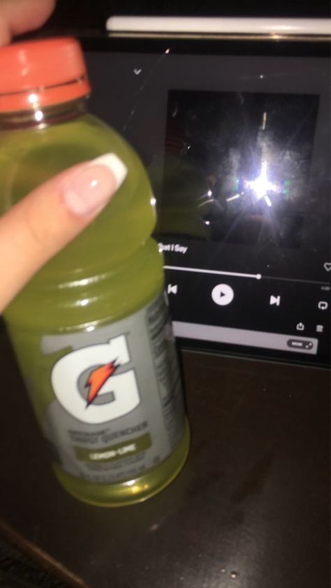 Yellow Gatorade, Gatorade Aesthetic, Friends High, Drink Photo, Yellow Aesthetic, Gatorade Bottle, Low Key, South Park, Drink Bottles