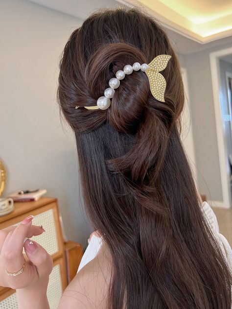 Gold Glamorous Collar  Zinc Alloy  Alligator Hair Clip Embellished   Women Accessories Fish Hair Clip, Fish Hair, Chignon Hair, Alligator Hair Clip, Accessories Photography, Pearl Decor, Fish Tail, Jewel Box, Hair Accessories For Women