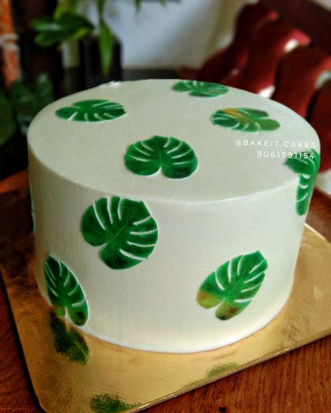 Monstera Leaf Cake Ideas, Plant Lover Cake Ideas, Monstera Plant Cake Ideas, Plant Lover Cake, Plant Themed Cake, Monstera Leaf Cake, Plant Cakes Ideas, Plant Cakes, Leaf Cake