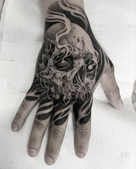 Hand Tattoos Sketch, Dark Hand Tattoos, Eye Hand Tattoo, Hand Tattoo Cover Up, Back Of Hand Tattoos, Skull Eyes, Hellboy Tattoo, Hand Tattoo Designs, Fox Tattoo Design