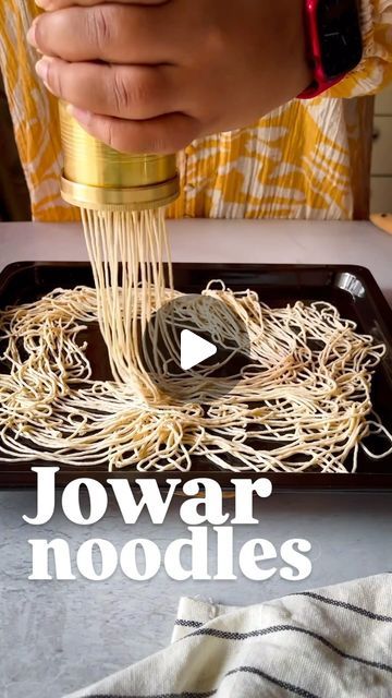 Jowar Recipes, Healthy Soup Vegetarian, Vegetarian Soups, Crispy Noodles, Low Gi, Vegetarian Soup, Interesting Food, Airtight Containers, Eat Clean