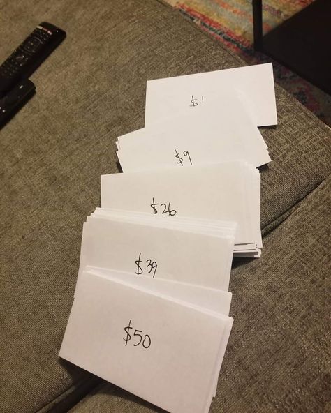 This should be fun!  50 envelopes (numbered $1-$50). Every week you choose 2 envelopes to put that dollar amount in. In 6 months you will have $1,275. If you do 100 envelopes it will yield $5,050 in 12 months. Should be enough for a nice trip at least twice a year. Or pay off some old debt to restore your credit. #CHALLENGE Saving Money Weekly, Money Envelope System, Envelope Budget System, Cash Organizer, Saving Money Chart, Money Chart, Nice Trip, Money Saving Methods, Cash Budget Envelopes