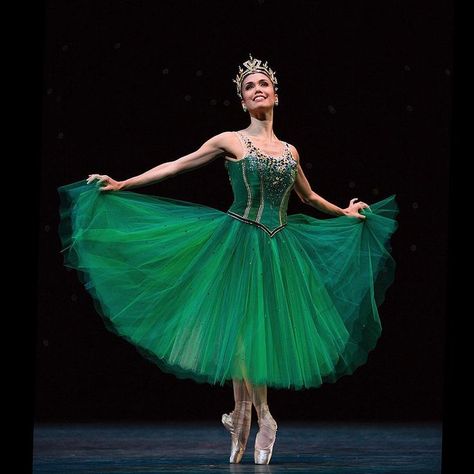 Esmerald Queen Ballet Costume #tiaratuesday #green #queen #emerald : @angelasterlingphoto Pacific Northwest Ballet, Nutcracker Costumes, Princesa Tiana, Ballet Russe, Wedding Gown Styles, Ballet Inspiration, Dance Lover, Shall We Dance, Classical Ballet