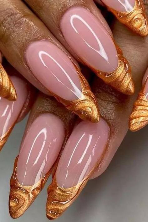 If you are tired of traditional white French tip nails, then you may want to try this bold and stylish design idea. Instead of a white nail color, use a nail polish with a metallic finish. To take it to another level, choose shades other than white, like copper or rose gold New Year Nails Ideas, Best French Manicure, Copper Nails Designs, New Year Nail Art, Classic Manicure, New Year Nail, New Year Nails, Copper Nails, New Years Nail Designs