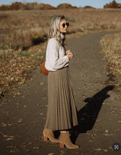 Winter Outfits With Skirts, Skirt Outfits For Fall, Western Winter Fashion, Outfits With Skirts, Church Outfit Winter, Sweater Over Dress, Sweater Skirt Outfit, Modest Winter Outfits, Western Winter