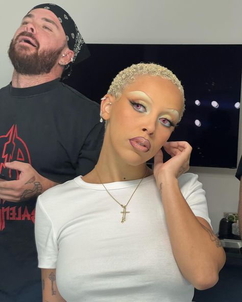 Doja Cat Selfie, Imperfection Is Beauty, Cat Selfie, Bad Gal, Cat Icon, Female Rappers, October 19, American Rappers, Doja Cat