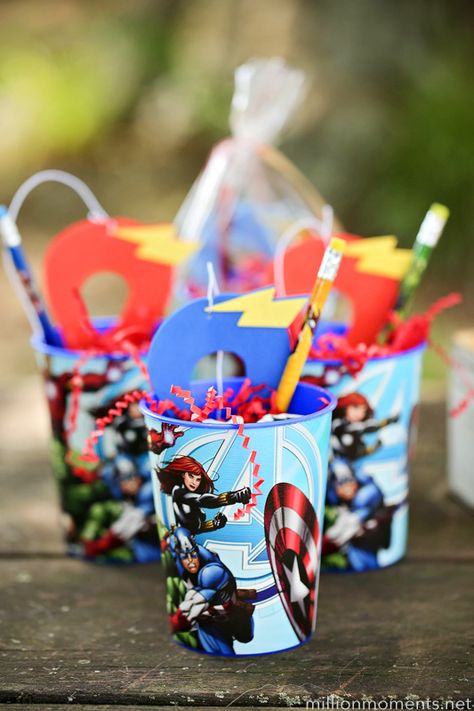 Birthday on a Budget: Marvel Madness Hero Party. This adorable superhero party features a scavenger hunt, an adorably easy cake, cute DIY party favors and great FREE PRINTABLES! Superhero Party Bag Ideas, Avengers Party Favors Ideas, Superhero Party Favor Ideas, 5th Birthday Superhero Theme, Marvel Bday Party Ideas, Marvel 5th Birthday Party, Superhero 3rd Birthday Party, Marvel Birthday Party Ideas, Avengers Theme Birthday Party