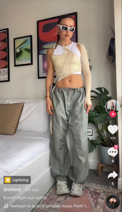 Parachute Trousers Outfit, Pants Going Out Outfit, Parachute Trousers, Trousers Outfit, Going Out Outfit, Out Outfits, Trouser Outfit, Outfit Cute, Baggy Trousers