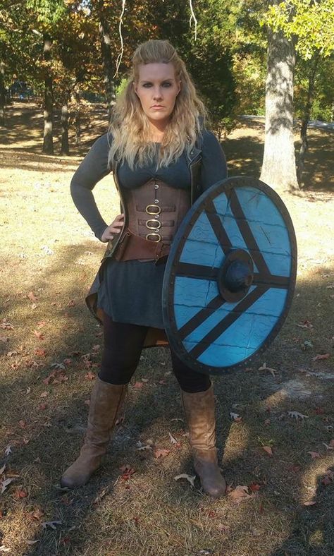 Lagertha cosplay Viking Costume Diy, Womens Viking Costume Diy, Female Viking Costume, Lagertha Costume, Vikings Costume, Vikings Costume Diy, Viking Halloween, Viking Halloween Costume, Diy Fantasia