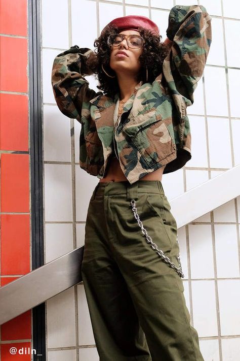 Urban Renewal Vintage Remade Cropped Vintage Camo Jacket Fashion Outfits Women, Vintage Camo Jacket, Fashion Photography School, Looks Hip Hop, Urban Fashion Photography, Hipster Mens Fashion, Style Hip Hop, Hipster Outfits, Fashion Photography Inspiration