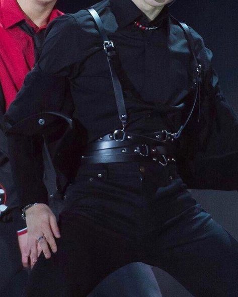 Harness Outfit, Masc Fashion, Harness Fashion, Corset Outfit, 사진 촬영 포즈, Dark Outfits, Prom Outfits, Alternative Outfits, Dark Fashion