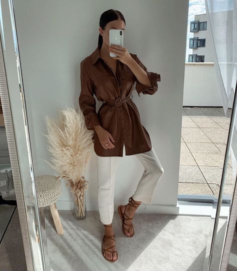 Yasmin Devonport, Leather Shirt Outfit, Work Outfit Inspiration, Chic Work Outfits Women, Classy Business Outfits, Casual Work Outfits Women, Smart Casual Work Outfit, Jacket Outfit Women, Work Outfits Women Summer