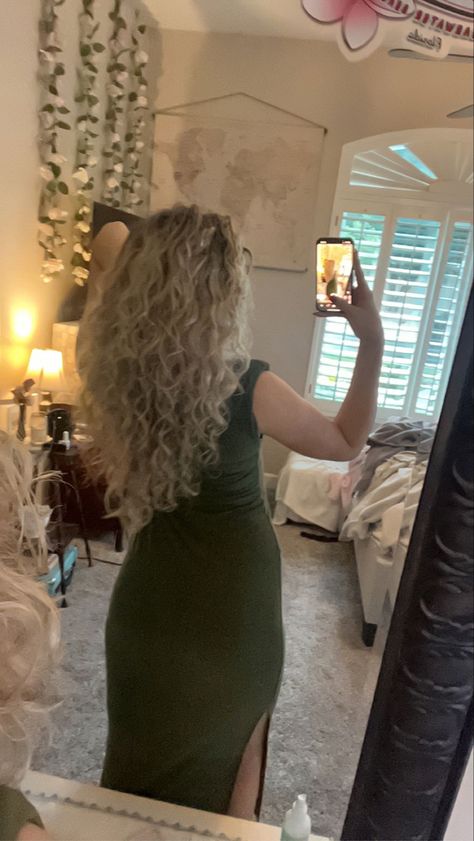 Blonde Curly Hair Natural, Ponytail Blonde, American Wave, Long Blonde Curly Hair, Curly Hair Inspo, Growing Out Hair, Inspo Hair, Blonde Curly Hair, Curly Ponytail