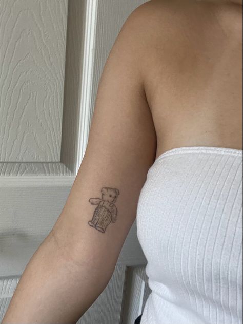 fine line dainty bear tattoo cute minamalistic corduroy bear teddy aesthetic pretty tiny bear tattoo fine line tattoo ideas Line Bear Tattoo, Corduroy Bear, Aesthetic Tattoo Ideas, Small Girly Tattoos, 20 Aesthetic, Bunny Tattoos, Bear Tattoos, Bear Tattoo, Modern Tattoos