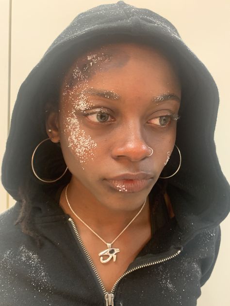 Frozen special effects on black skin Frozen Makeup, Dead Makeup, Effects Makeup, Special Effects Makeup, Halloween 2020, Special Effects, Art Reference Photos, Playing Dress Up, Zombie