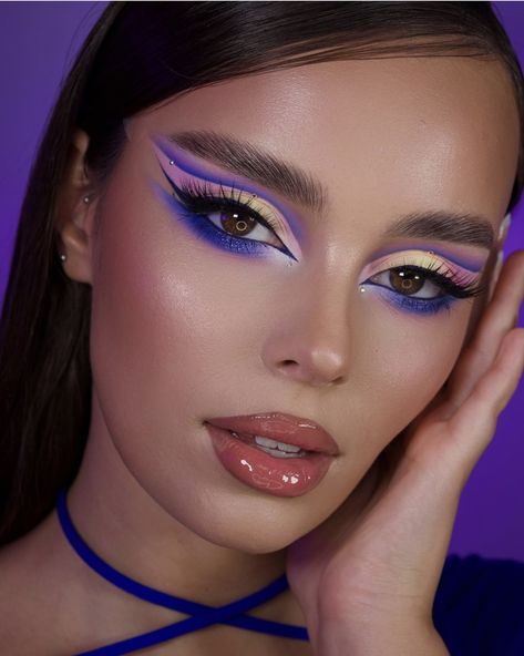 Makeup Looks For Prom, Stunning Makeup Looks, Colorful Eyeshadow Palette, Vibrant Makeup, Prom Makeup Looks, Eye Makeup Styles, Drag Makeup, Makeup Artist Tips, Stunning Makeup