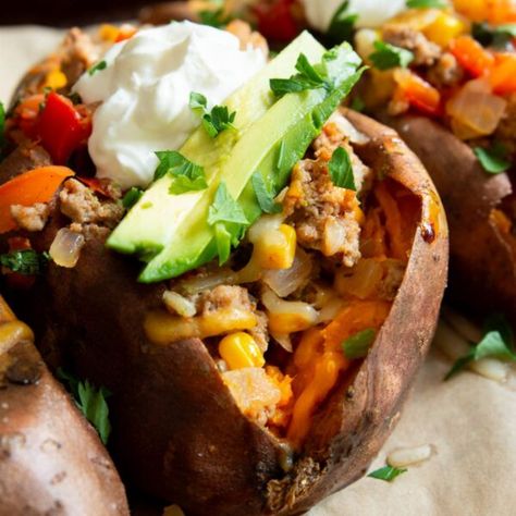 Turkey Taco Stuffed Sweet Potatoes - Healthful Blondie One Pan Dinner Recipes, Microwave Sweet Potato, Potato Boats, Elk Recipes, Potatoe Recipes, Stuffed Sweet Potatoes, Sweet Potato Tacos, Turkey Tacos, Healthy Mexican