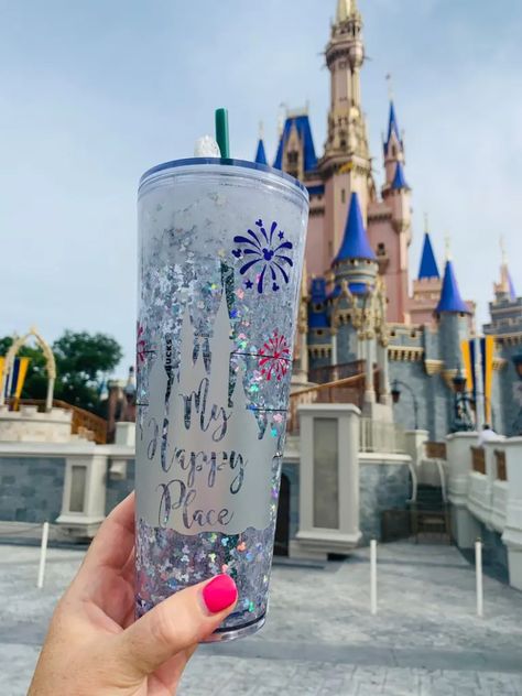 Snowglobe Tumbler Ideas, Snowglobe Tumblers, Starbucks Cup Art, Snowglobe Tumbler, Rhinestone Designs Pattern, Mickey Balloons, Custom Starbucks Cup, Glitter Tumbler Cups, Vinyl Tumblers