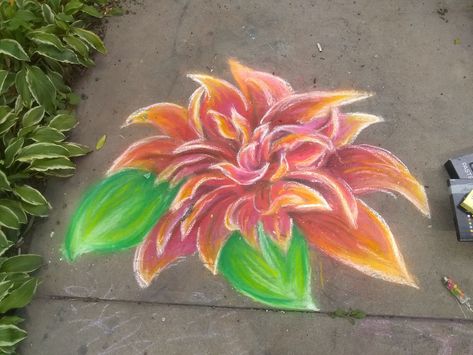 Flower Chalk Art Sidewalk, Sidewalk Chalk Flowers, Simple Chalk Art Sidewalk, Chalk Drawing Ideas, Drawing Ideas Flowers, Doodle Bob, Chalk Art Festival, Fun Chalk Art, Pavement Art