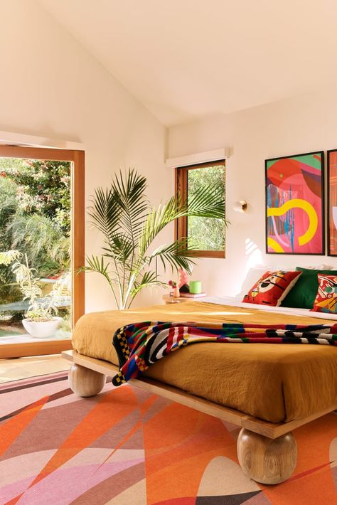 Dark And Colorful Bedroom, Tropical Eclectic Living Room, Collected Bedroom, Adult Room Decor, Furniture Textiles, Plum Rug, Park Blanket, Summer Interior, Summer Rugs