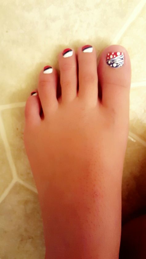 Cute patriotic nails! 4th Toe Nails, Red White And Blue Toe Nails 4th Of July, Firework Toenail Design, Forth If July Nails Easy, Patriotic Nails, 4thnof July Nails, Cute Toes, Nail Time, 4th Of July Nails