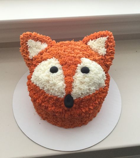 Buttercream fox smash cake made by Good Lovin’ Bakery. Fox Birthday Party Ideas, Fox Cakes, Gum Recipe, Fox Birthday Party, Rodjendanske Torte, Fox Cake, Fox Party, Whiskey Cake, Fox Birthday