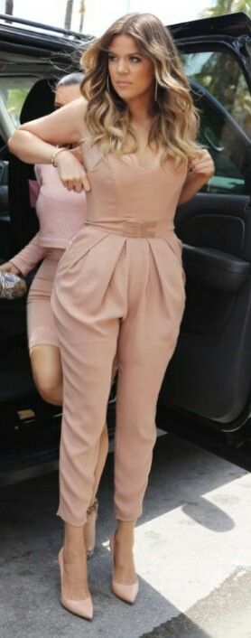 Kardashian Jumpsuit, Outfits Latina, Khloe Kardashian Style, Khloe Kardashian Photos, Dynasty Outfits, Best Dressed Celebrities, Kloe Kardashian, Nude Outfits, Kardashian Photos