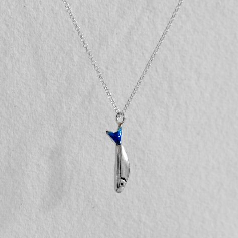 Silver choker necklace with a charm in the shape of a sardine. The sterling silver fish has the fin enamelled in blue 🐟💙 The stretched silver chain measures 40cm or 45cm or 50cm (choose one of two options). NOTE ● Please indicate your phone number in your order. This will help the delivery service to deliver your order. ➤ All our designs are handmade, the color may be slightly different from one to another and from the ones shown in the photo. The piece shown in the picture is not real size. The photo has been enlarged to show the details of the design. OTHER INFORMATION ➤ By purchasing this item you accept the policies of the store, so please take time to read it: https://www.etsy.com/shop/vacialanevera#policies Men’s Necklace Vintage, Cute Necklaces Silver, Sardine Necklace, Choker Necklace Silver, Fish Jewelry, Pretty Jewelry Necklaces, Handmade Jewlery, Fish Necklace, Silver Choker Necklace