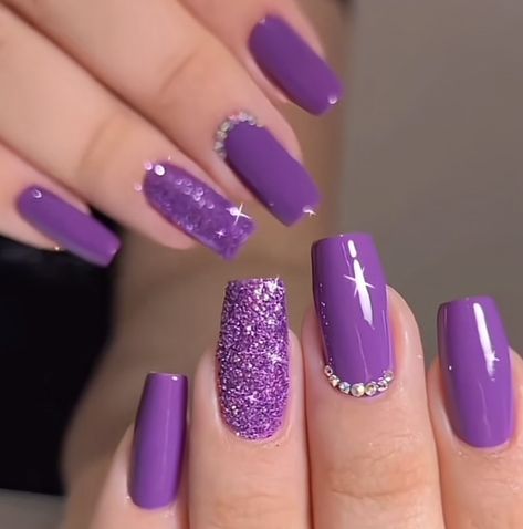 Purple Nail With Glitter, Eggplant Color Nail Designs, Dark Purple Winter Nails, Purple Medium Nails, Purple Nail Designs With Glitter, Purple Nails Designs Glitter, Nails Roxo, January Birthday Nails, Bright Purple Nails