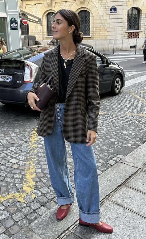 Portuguese Street Style 
Portuguese Fashion
Portuguese Girls Ballet Flats Outfit, Ballerina Outfit, Flats Outfit, Fall Fits, Blazer With Jeans, Blazer Outfits, Outfit Inspo Fall, Jacket Outfits, Casual Outfit