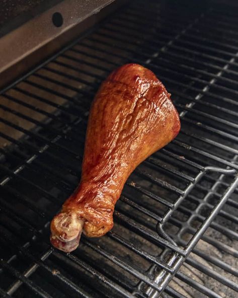 I tested 4 ways how to cook store bought smoked turkey legs to find out which method was the best and why. How To Cook Smoked Turkey Legs Ovens, Turkey Legs Smoked, Pre Smoked Turkey Legs Recipe, Grilled Turkey Legs, Precooked Turkey, Reheat Turkey, Homemade Pasta Salad, Smoker Grill Recipes, Turkey Leg Recipes