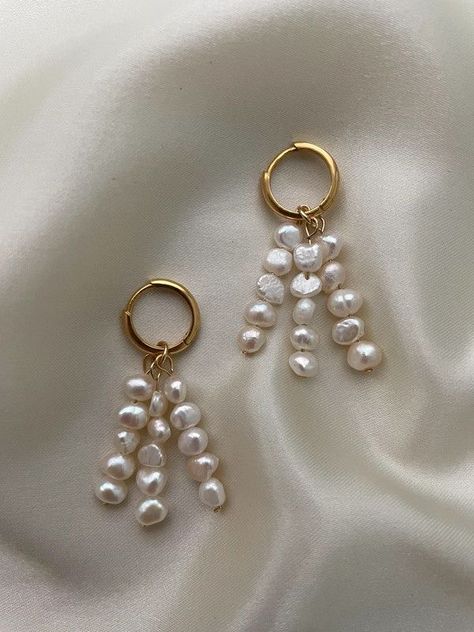 Dope Jewelry Accessories, Formal Jewelry, Pearl Jewelry Design, Beaded Necklace Diy, Handmade Jewelry Tutorials, Jewellery Earrings, Classy Jewelry, Pearl Strands, Jewelry Photography