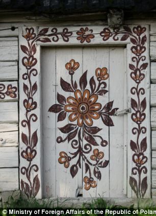 Zalipie Poland, Koti Diy, Polish Folk Art, When One Door Closes, Cool Doors, Old Door, Wallpaper Border, Old Doors, Unique Doors