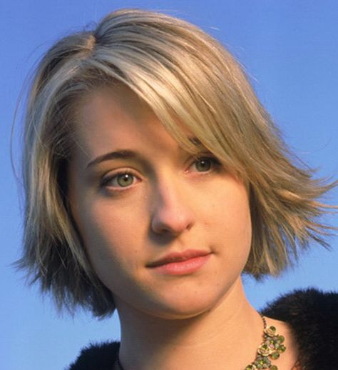 Chloe Sullivan, Allison Mack, Smallville, Blonde Hair, Chloe, Blonde, Actresses, Hair Styles, Hair