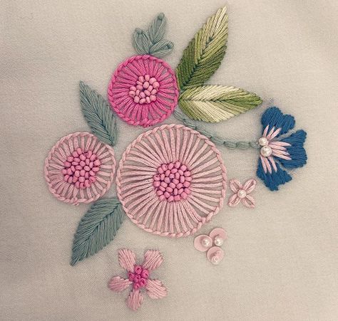 Embroidery Patterns Flowers, Flowers Embroidery Designs, Hand Embroidery Work, Basic Hand Embroidery Stitches, Patterns Flowers, Simple Hand Embroidery Patterns, Hand Embroidery Dress, Hand Embroidery Patterns Flowers, Hand Embroidery Videos