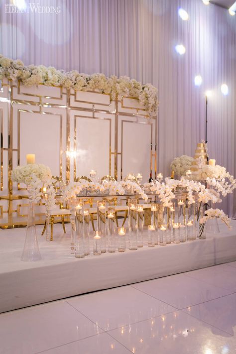 Floating Candle Wedding Decor, White And Gold Wedding Table, Gold Wedding Table Setting, Wedding Table Backdrop Ideas, Gold Wedding Decorations Receptions, Ideas Candles, Floating Candles Wedding, Gold Wedding Reception, Wedding Candles Table