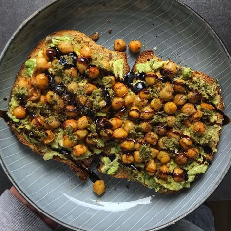 t on Instagram: “avo toast w/ chickpeas, pesto & balsamic 🤟 . deets r: - toasted sourdough bread - smashed avocado -chickpeas fried in pan w/ olive oil,…” Chickpea Fries, Avocado Bread, Avo Toast, Avocado Pesto, Smashed Avocado, Breakfast Options, Vegan Meals, Scrambled Eggs, Sourdough Bread