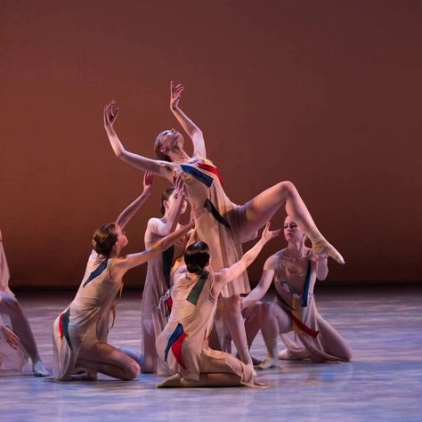 Frames of a piece entitled "Everything, All at Once" from TBCDE's End of Year Performance. Choreographed by @styles_davine1 , this elegant & heartfelt contemporary routine captivated our audience and left us wanting more! Performed by Tulsa Ballet CDE Senior Performance Ensemble Photographed by @jessiekenneyphoto #tulsaballet #tbcde #tulsaperformingarts #tulsaartandculture #tulsago #tulsakids #professionalballetschool Dance Education, Contemporary Ballet, Everything All At Once, Ballet School, Wanting More, Dance Photos, End Of Year, Performance Art, Culture Art