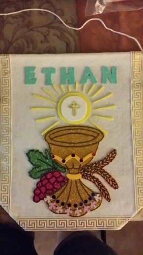 Ethan's first communion banner. I found a very nice pattern, so i printed and cut it out. I made it using sticky glitter foam and felt paper and put some confetti details. Simple First Communion Banners Catholic, 1st Communion Banner Ideas, First Communion Banner Ideas, Communion Banner Ideas, Communion Banners, First Communion Banner, Good Shepard, Confirmation Party, Holy Communion Party