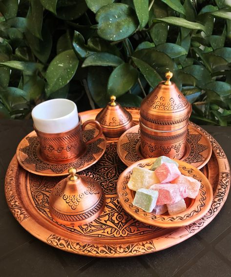 Turkish Cafe, Walnut Dessert, Pistachio Dessert, Coffee Presentation, Pistachio Butter, Turkish Desserts, Turkish Coffee Set, Turkish Decor, Turkish Coffee Cups