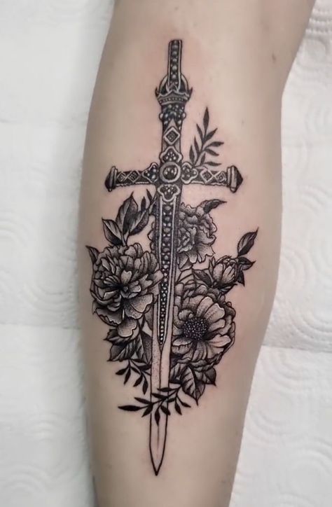 Nature Tattoo Ideas, Fighter Tattoo, Green Tattoos, Zelda Tattoo, Cool Nature, Mommy Tattoos, Nature Tattoo, Warrior King, Leg Tattoos Women