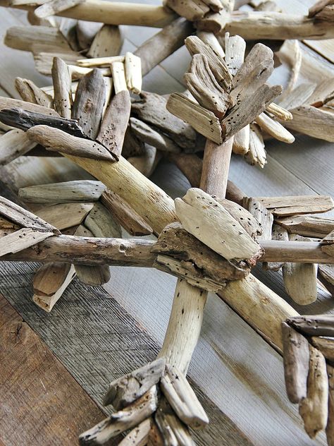 Decorating for winter.  These driftwood snowflakes are the perfect way to transition from Christmas to winter. :) thistlewoodfarms.com Driftwood Christmas Ornaments, Christmas Driftwood Ideas, Driftwood Reindeer, Driftwood Crafts Diy, Driftwood Christmas Decorations, Dremel Rocks, Christmas Driftwood, Driftwood Christmas, Driftwood Christmas Tree