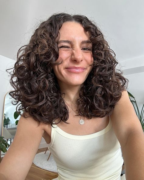 toned my natural hair color with @glaze_hair blazing brown 🍫☕️🤎 can you tell?! - healthy natural curly hair with layers #curlyhairstyles #curlygirlmethodforbeginners #beginnercurlyhair #curlyhairroutineb#curlyhairproducts Natural Curly Hair With Layers, Rich Brown Curly Hair, Healthy Natural Curly Hair, Curly Hair With Layers, Dark Brown Curly Hair, Glaze Hair, 3b Curly Hair, Medium Length Curly Hair, Brown Curly Hair