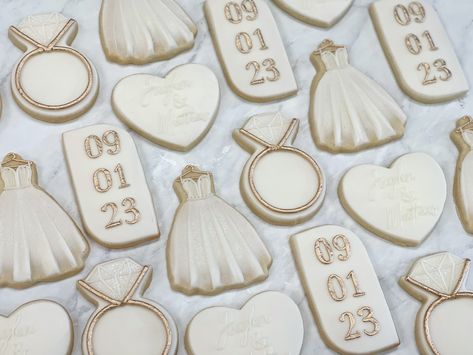 Simple and elegant bridal shower cookies. 🤍💍 Bridal Shower Cookies Simple, Bridal Brunch Cookies, Simple Bridal Shower Cookies, Bridal Shower Cookies Decorated, Bridal Cookies, Simple Bridal Shower, Bridal Shower Cookies, Shower Cookies, Elegant Bridal Shower