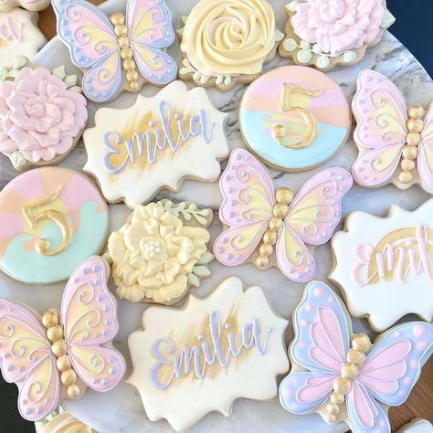 Butterfly And Flower Cookies Decorated, Encanto Butterfly Cookies, Pink Butterfly Cookies Decorated, Blue Butterfly Cookies Decorated, Pink And Purple Butterfly Cookies, Butterfly First Birthday Cookies, Butterfly Birthday Cookies Decorated, Butterflies Cookies Decorated, Butterfly And Flower Birthday Party